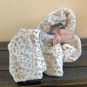 NWT; Gray and white animal print throw blanket